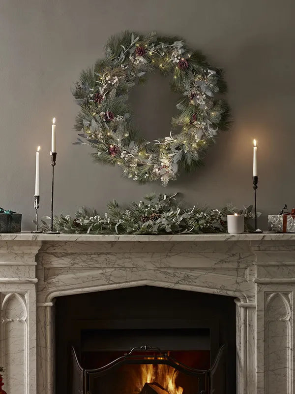 Mistletoe & Pine Pre-Lit Wreath