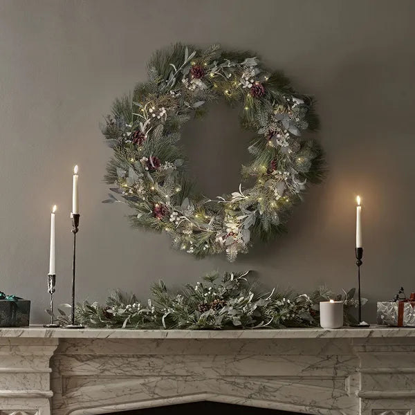 Mistletoe & Pine Pre-Lit Wreath